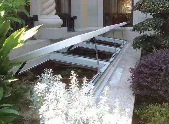 Łańcuchy zabezpieczające przed wychyleniem bocznym do drzwi i okien automatycznych